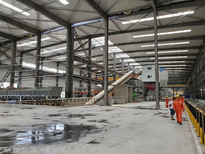 動能智庫 戴欣明工作室 秦皇島市撫寧區委書記孫誌川，秦皇島精工綠築集成科技有限公司董事長楊寶江，動能智庫創立人，前海動能投資董事長戴欣明  　　作為撫寧區重點建設項目，秦皇島精工綠築集成科技有限公司董事長楊寶江先生作為重點項目代表現場致辭 