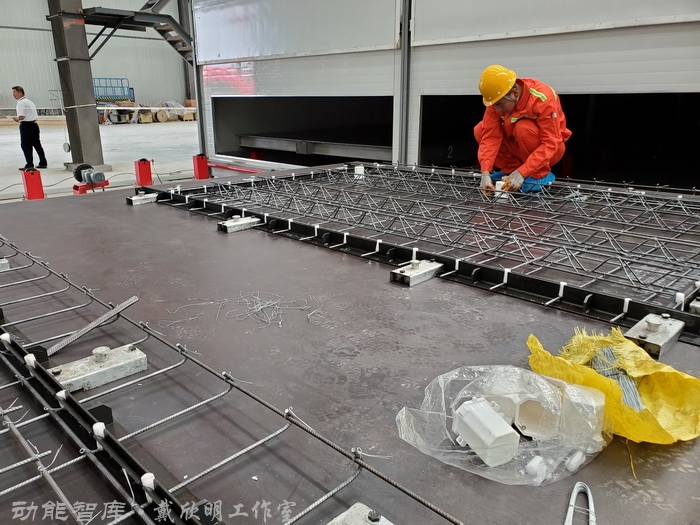 動能智庫 戴欣明工作室 秦皇島市撫寧區委書記孫誌川，秦皇島精工綠築集成科技有限公司董事長楊寶江，動能智庫創立人，前海動能投資董事長戴欣明  　　作為撫寧區重點建設項目，秦皇島精工綠築集成科技有限公司董事長楊寶江先生作為重點項目代表現場致辭。