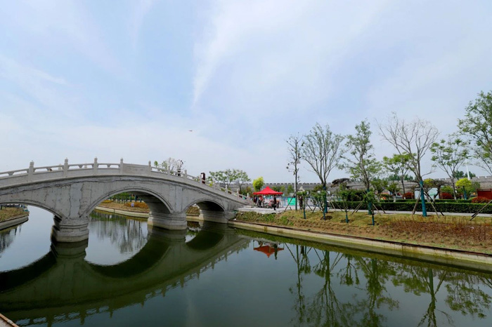 開封向東發展 開封城市升級定位規劃策劃 清明上河圖 戴欣明工作室 動能智庫 清明上河圖 內水門”區域 泛宋都古城 四季康養定位策劃 商業地產 商業地產定位策劃 商業地產運營 特色小鎮戰略定位 產業園定位策劃 人文商業地產策劃 文旅小鎮策劃定位 鄉村旅遊策劃定位 商業街策劃定位 城市綜合體策劃 古鎮古城策劃定位 文旅項目規劃策劃