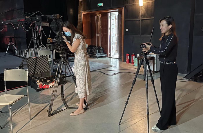 鳳凰衛視專訪戴欣明  中國城市和商業地產管理研究中心主任戴欣明  國際消費中心城市建設試點事宜 中國消費升級迭代 人文四季康養 四季康養小鎮 中國四季康養 南川城市產業升級 動能智庫考察  南川味道 南川油茶 重慶南川城市定位規劃升級 重慶南川沿塘水庫定位策劃  紅色文旅小鎮選址 四季康養產業布局  動能智庫 戴欣明工作室 蔡恒兒工作室 動能智庫孫述新 動能智庫鄧肯 動能智庫王方 動能智庫戴玥 助力鄉村振興 紅色文旅小鎮產業升級及戰略布局紅色文旅小鎮選址 四季康養產業布局  四季康養定位策劃 商業地產 商業地產定 商業地產定位策劃 商業地產運營