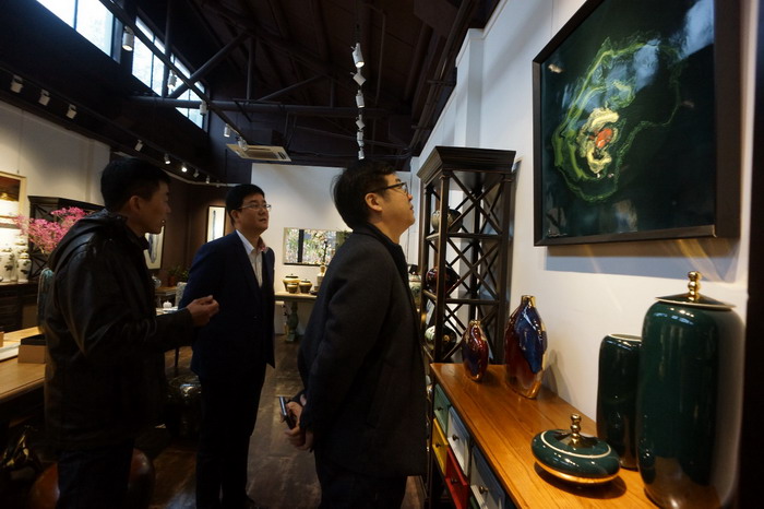 鳳凰衛視專訪戴欣明  中國城市和商業地產管理研究中心主任戴欣明  國際消費中心城市建設試點事宜 中國消費升級迭代 人文四季康養 四季康養小鎮 中國四季康養 南川城市產業升級 動能智庫考察  紅色文旅小鎮定位策劃　南川味道 南川油茶 重慶南川城市定位規劃升級 重慶南川沿塘水庫定位策劃  紅色文旅小鎮選址 四季康養產業布局  動能智庫 戴欣明工作室 蔡恒兒工作室 動能智庫孫述新 動能智庫鄧肯 動能智庫王方 動能智庫戴玥 助力鄉村振興 紅色文旅小鎮產業升級及戰略布局紅色文旅小鎮選址 四季康養產業布局  四季康養定位策劃 商業地產 商