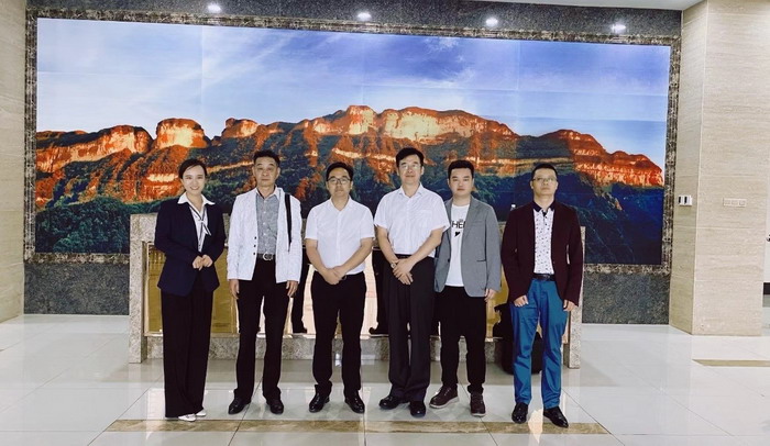 鳳凰衛視專訪戴欣明  中國城市和商業地產管理研究中心主任戴欣明  國際消費中心城市建設試點事宜 中國消費升級迭代 人文四季康養 四季康養小鎮 中國四季康養 南川城市產業升級 動能智庫考察  紅色文旅小鎮定位策劃　南川味道 南川油茶 重慶南川城市定位規劃升級 重慶南川沿塘水庫定位策劃  紅色文旅小鎮選址 四季康養產業布局  動能智庫 戴欣明工作室 蔡恒兒工作室 動能智庫孫述新 動能智庫鄧肯 動能智庫王方 動能智庫戴玥 助力鄉村振興 紅色文旅小鎮產業升級及戰略布局紅色文旅小鎮選址 四季康養產業布局  四季康養定位策劃 商業地產 商