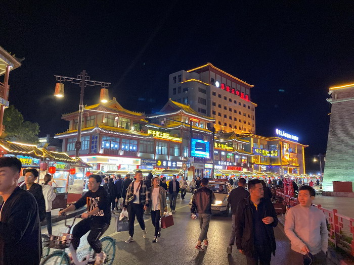 鳳凰衛視專訪戴欣明  中國城市和商業地產管理研究中心主任戴欣明  國際消費中心城市建設試點事宜 中國消費升級迭代 人文四季康養 四季康養小鎮 中國四季康養 南川城市產業升級 動能智庫考察  紅色文旅小鎮定位策劃　南川味道 南川油茶 重慶南川城市定位規劃升級 重慶南川沿塘水庫定位策劃  紅色文旅小鎮選址 四季康養產業布局  動能智庫 戴欣明工作室 蔡恒兒工作室 動能智庫孫述新 動能智庫鄧肯 動能智庫王方 動能智庫戴玥 助力鄉村振興 紅色文旅小鎮產業升級及戰略布局紅色文旅小鎮選址 四季康養產業布局  四季康養