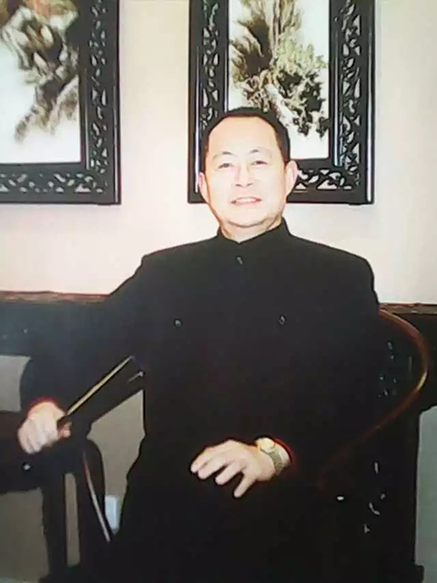 動能智庫校董 前海四季康養管理（深圳）有限公司董事局執行主席 前海動能投資 • 天使投資聯盟 執行主席 動能智庫 • 紅色文旅產業中心 執行主席