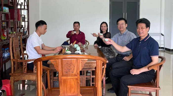 四季康養文旅小鎮羅浮山東麓紀行 動能智庫院長戴欣明 動能智庫·前海四季康養管理（深圳）有限公司董事副總經理李蓬青 動能智庫校董副院長蔡恒兒 人文四季康養 四季康養定位策劃 商業地產 商業地產定位策劃 從“單產業電商” 商業地產運營 動能智庫 戴欣明工作室 蔡恒兒工作室 董事局執行主席羅利春 特色小鎮戰略定位 產業園定位策劃 人文商業地產策劃 文旅小鎮策劃定位 鄉村旅遊策劃定位 商業街策劃定位 城市綜合體策劃 紅色文旅小鎮係統 四季康養小鎮係統 動能智庫 戴欣明工作室 蔡恒兒工作室 前海四季康養管理 古鎮古