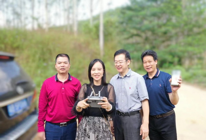 四季康養文旅小鎮羅浮山東麓紀行 動能智庫院長戴欣明 動能智庫·前海四季康養管理（深圳）有限公司董事副總經理李蓬青 動能智庫校董副院長蔡恒兒 人文四季康養 四季康養定位策劃 商業地產 商業地產定位策劃 從“單產業電商” 商業地產運營 動能智庫 戴欣明工作室 蔡恒兒工作室 董事局執行主席羅利春 特色小鎮戰略定位 產業園定位策劃 人文商業地產策劃 文旅小鎮策劃定位 鄉村旅遊策劃定位 商業街策劃定位 城市綜合體策劃 紅色文旅小鎮係統 四季康養小鎮係統 動能智庫 戴欣明工作室 蔡恒兒工作室 前海四季康養管理 古鎮古