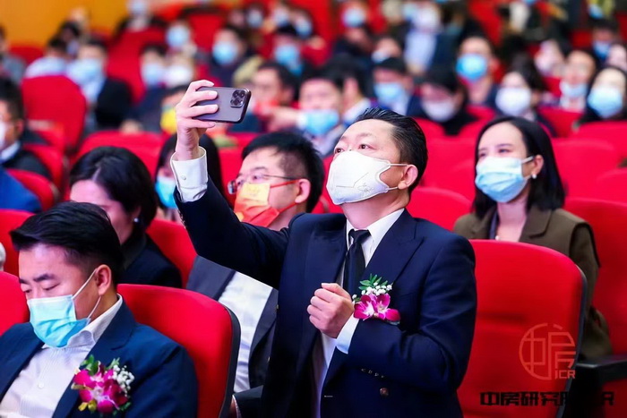 2022中房研究院ICR年會 粵港澳大灣區發展論壇 房地產界大咖雲集 深圳樓市 2022房地產趨勢 動能智庫院長戴欣明 動能智庫副院長新媒體學院院長蔡恒兒 動能智庫合夥人李自豪 秦剛 銅鑼灣廣場董事局主席陳智 房產大象王波一起 四季康養產業超常規發展特色文旅小鎮連鎖 踔厲奮發 篤行不怠 動能智庫 奧特萊斯 新奧萊 大健康 共同富裕 數字奧萊　四季康養文旅小鎮惠州多個項目簽約 惠州五邦集團　酒肆街 四季康養·歡樂上河 四季康養·上河行旅 單產業電商模式