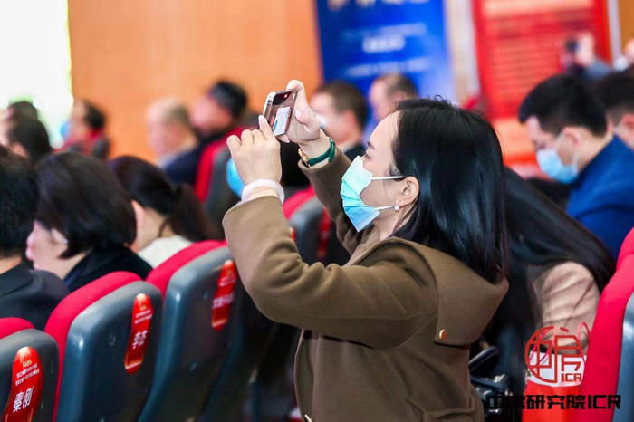 2022中房研究院ICR年會 粵港澳大灣區發展論壇 房地產界大咖雲集 深圳樓市 2022房地產趨勢 動能智庫院長戴欣明 動能智庫副院長新媒體學院院長蔡恒兒 動能智庫合夥人李自豪 秦剛 銅鑼灣廣場董事局主席陳智 房產大象王波一起 四季康養產業超常規發展特色 金概率集團主辦 文旅小鎮連鎖 踔厲奮發 篤行不怠 動能智庫 奧特萊斯 新奧萊 大健康 共同富裕 數字奧萊　四季康養文旅小鎮惠州多個項目簽約 惠州五邦集團　酒肆街 四季康養·歡樂上河 四季康養·上河行旅 單產業電商模式