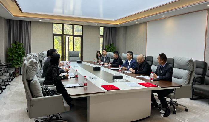 動能智庫 奧特萊斯·新奧萊 大健康 共同富裕 數字奧萊　中國特色文旅小鎮商業街鎮特許經營第一人戴欣明 中國特許經營第一人劉文獻 四季康養文旅小鎮惠州多個項目簽約　黃華錦 國際品牌商業街　數字生活體驗中心　數字康養體驗中心　江邊輕奢酒店　奢侈品創意學院　網紅孵化基地　數字新奧萊網紅直播中心　紅色文化旅遊　元宇宙VRAR場景等項目　助力更多國潮品牌出海　惠州五邦集團　酒肆街 動能智庫蔡恒兒 動能智庫李蓬青 海水康養  四季康養·歡樂上河 四季康養·上河行旅 單產業電商模式 動能智庫院長戴欣明 四季康養·貴山行