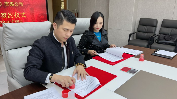 動能智庫 奧特萊斯·新奧萊 大健康 共同富裕 數字奧萊　中國特色文旅小鎮商業街鎮特許經營第一人戴欣明 中國特許經營第一人劉文獻 四季康養文旅小鎮惠州多個項目簽約　黃華錦 國際品牌商業街　數字生活體驗中心　數字康養體驗中心　江邊輕奢酒店　奢侈品創意學院　網紅孵化基地　數字新奧萊網紅直播中心　紅色文化旅遊　元宇宙VRAR場景等項目　助力更多國潮品牌出海　惠州五邦集團　酒肆街 動能智庫蔡恒兒 動能智庫李蓬青 海水康養  四季康養·歡樂上河 四季康養·上河行旅 單產業電商模式 動能智庫院長戴欣明 四季康養·貴山行