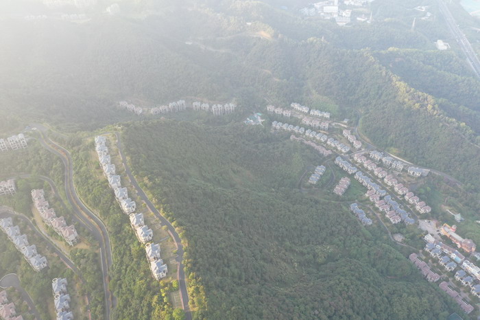 動能智庫 奧特萊斯·新奧萊 大健康 共同富裕 數字奧萊　中國特色文旅小鎮商業街鎮特許經營第一人戴欣明 中國特許經營第一人劉文獻 四季康養文旅小鎮惠州多個項目簽約　黃華錦 國際品牌商業街　數字生活體驗中心　數字康養體驗中心　江邊輕奢酒店　奢侈品創意學院　網紅孵化基地　數字新奧萊網紅直播中心　紅色文化旅遊　元宇宙VRAR場景等項目　助力更多國潮品牌出海　惠州五邦集團　酒肆街 動能智庫蔡恒兒 動能智庫李蓬青 海水康養  四季康養·歡樂上河 四季康養·上河行旅 單產業電商模式 動能智庫院長戴欣明 四季康養·貴山行