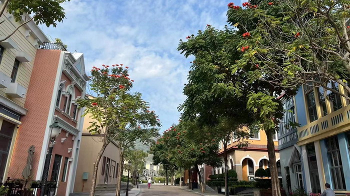 動能智庫 奧特萊斯·新奧萊 大健康 共同富裕 數字奧萊　中國特色文旅小鎮商業街鎮特許經營第一人戴欣明 中國特許經營第一人劉文獻 四季康養文旅小鎮惠州多個項目簽約　黃華錦 國際品牌商業街　數字生活體驗中心　數字康養體驗中心　江邊輕奢酒店　奢侈品創意學院　網紅孵化基地　數字新奧萊網紅直播中心　紅色文化旅遊　元宇宙VRAR場景等項目　助力更多國潮品牌出海　惠州五邦集團　酒肆街 動能智庫蔡恒兒 動能智庫李蓬青 海水康養  四季康養·歡樂上河 四季康養·上河行旅 單產業電商模式 動能智庫院長戴欣明 四季康養·貴山行