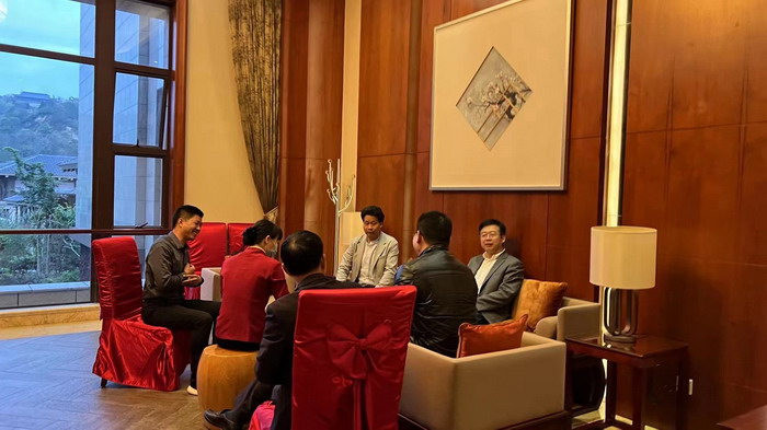 酒肆街品牌管理（深圳）有限公司 酒肆街小酒館 潮客小鎮 柏塘山茶酒肆合 茶產業電商模式再造 鹿湖溫泉似聖水 順縣留隍鎮 恒兒茶 恒兒的茶 酒肆街 酒肆街小酒館 酒肆街啤酒 酒世界紮啤 酒肆街精釀 四季酒肆 大健康 鄉村振興 多產業振興 高質量發展 人才振興 特色文旅小鎮 城市更新  新媒體 產業電商 四季康養產業  紅色文旅  非遺傳承 共同富裕 動能智庫 戴欣明 五邦集團  華明有 貴山行旅 上河行旅 歡樂上河 海水康養 酒肆街 四季康養特色文旅小鎮 單產業電商模式打造羅浮山茶產業 四季康養特色文旅小鎮 惠州籌建處揭牌儀 大灣區惠州的大健康產業升級