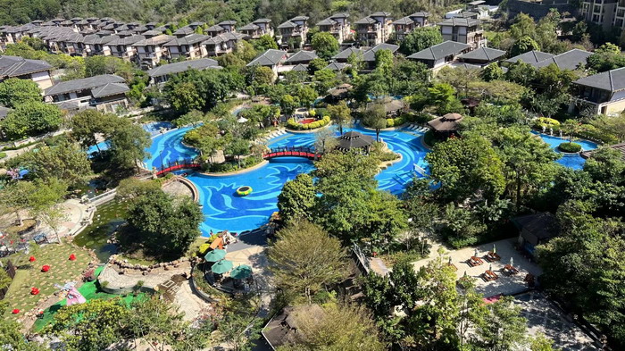 酒肆街品牌管理（深圳）有限公司 酒肆街小酒館 潮客小鎮 柏塘山茶酒肆合 茶產業電商模式再造 鹿湖溫泉似聖水 順縣留隍鎮 恒兒茶 恒兒的茶 酒肆街 酒肆街小酒館 酒肆街啤酒 酒世界紮啤 酒肆街精釀 四季酒肆 大健康 鄉村振興 多產業振興 高質量發展 人才振興 特色文旅小鎮 城市更新  新媒體 產業電商 四季康養產業  紅色文旅  非遺傳承 共同富裕 動能智庫 戴欣明 五邦集團  華明有 貴山行旅 上河行旅 歡樂上河 海水康養 酒肆街 四季康養特色文旅小鎮 單產業電商模式打造羅浮山茶產業 四季康養特色文旅小鎮 惠州籌建處揭牌儀 大灣區惠州的大健康產業升級