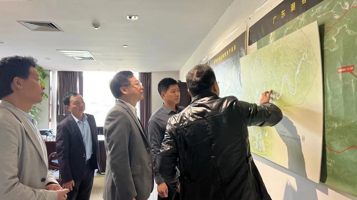 酒肆街品牌管理（深圳）有限公司 酒肆街小酒館 潮客小鎮 柏塘山茶酒肆合 茶產業電商模式再造 鹿湖溫泉似聖水 順縣留隍鎮 恒兒茶 恒兒的茶 酒肆街 酒肆街小酒館 酒肆街啤酒 酒世界紮啤 酒肆街精釀 四季酒肆 大健康 鄉村振興 多產業振興 高質量發展 人才振興 特色文旅小鎮 城市更新  新媒體 產業電商 四季康養產業  紅色文旅  非遺傳承 共同富裕 動能智庫 戴欣明 五邦集團  華明有 貴山行旅 上河行旅 歡樂上河 海水康養 酒肆街 四季康養特色文旅小鎮 單產業電商模式打造羅浮山茶產業 四季康養特色文旅小鎮 惠州籌建處揭牌儀 大灣區惠州的大健康產業升級