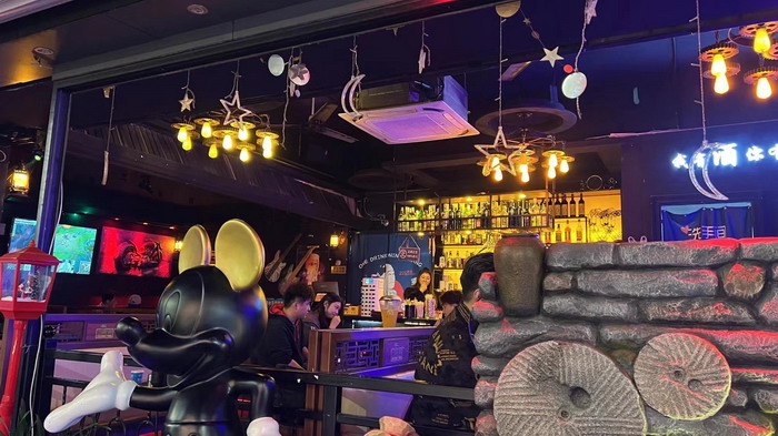 動能團隊 酒肆街品牌管理（深圳）有限公司 酒肆街小酒館 潮客小鎮 柏塘山茶酒肆合 茶產業電商模式再造 鹿湖溫泉似聖水 順縣留隍鎮 恒兒茶 恒兒的茶 酒肆街 酒肆街小酒館 酒肆街啤酒 酒世界紮啤 酒肆街精釀 四季酒肆 大健康 鄉村振興 多產業振興 高質量發展 人才振興 特色文旅小鎮 城市更新  新媒體 產業電商 四季康養產業  紅色文旅  非遺傳承 共同富裕 動能智庫 戴欣明 五邦集團  華明有 貴山行旅 上河行旅 歡樂上河 海水康養 酒肆街 四季康養特色文旅小鎮 單產業電商模式打造羅浮山茶產業 四季康養特色文旅小