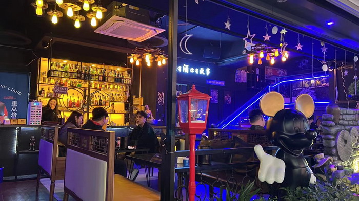 動能團隊 酒肆街品牌管理（深圳）有限公司 酒肆街小酒館 潮客小鎮 柏塘山茶酒肆合 茶產業電商模式再造 鹿湖溫泉似聖水 順縣留隍鎮 恒兒茶 恒兒的茶 酒肆街 酒肆街小酒館 酒肆街啤酒 酒世界紮啤 酒肆街精釀 四季酒肆 大健康 鄉村振興 多產業振興 高質量發展 人才振興 特色文旅小鎮 城市更新  新媒體 產業電商 四季康養產業  紅色文旅  非遺傳承 共同富裕 動能智庫 戴欣明 五邦集團  華明有 貴山行旅 上河行旅 歡樂上河 海水康養 酒肆街 四季康養特色文旅小鎮 單產業電商模式打造羅浮山茶產業 四季康養特色文旅小