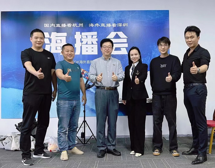 跨境產業生態 數字經濟產業間 動能智庫成員在龍華區數字經濟跨境電商產業園 數字經濟產業間，跨境產業生態建，專業服務深圳囊，產融全球大旗扛-國內直播看杭州，海外直播看深圳，動能智庫成員在龍華區數字經濟跨境電商產業園