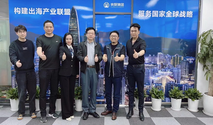 跨境產業生態 數字經濟產業間 動能智庫成員在龍華區數字經濟跨境電商產業園 數字經濟產業間，跨境產業生態建，專業服務深圳囊，產融全球大旗扛-國內直播看杭州，海外直播看深圳，動能智庫成員在龍華區數字經濟跨境電商產業園