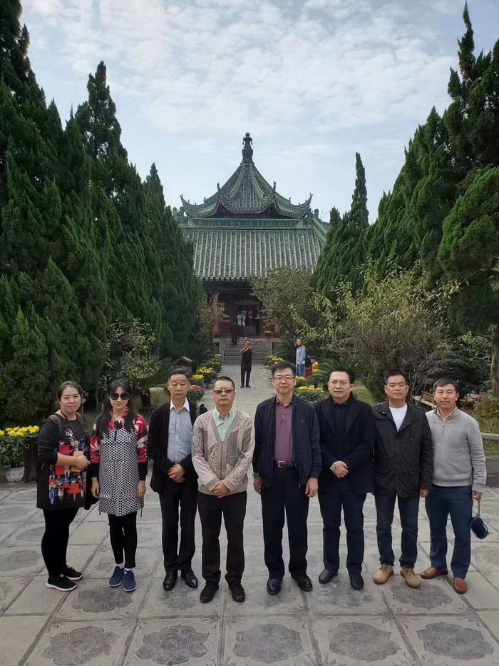 托管工程建設企業 珠璣巷 共同富裕的道路 宋朝汴京國家經濟命脈汴河 鵝城酒肆 惠州酒肆 惠州佳兆業廣場海倫司小酒吧 惠州博羅柏塘鎮 羅浮山 汴河書院 酒肆夜話 開封城市升級 開封商業產業定位策劃 佛山歡樂上河 佛山酒肆街 動能智庫校董溫宗盛 數字新奧萊文穀總部 CTDU中旅聯 全國跨界融合產業創新聯合體 動能智庫 奧特萊斯·新奧萊 大健康 共同富裕 數字奧萊　酒肆街品牌管理（深圳）有限公司 酒肆街小酒館  中國特色文旅小鎮商業街鎮特許經營第一人戴欣明 中國特許經營第一人劉文獻 四季康養文旅小鎮惠州多個