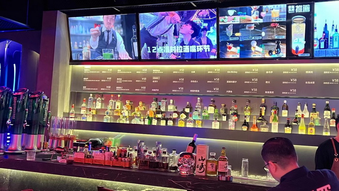 惠州酒肆 啤酒鬥趣 四季康養產業落地惠州  前海四季康養管理（深圳）有限公司 《貴山行旅》 《上河行旅》 《歡樂上河》 【酒肆街】 項目例行會議及產業投資洽談  動能智庫·酒肆街品牌管理（深圳）有限公司惠州紀行 惠州西湖人文情懷　深圳的城中村 嶺南山重創四季 酒肆濁酒鼓樂席 柏塘山茶酒肆合 茶產業電商模式再造 上河行旅 惠州柏塘拾裏茶香品龍頭壹號 鹿湖溫泉似聖水 順縣留隍鎮 恒兒茶 恒兒的茶 酒肆街 酒肆街小酒館 酒肆街啤酒 酒世界紮啤 酒肆街精釀 四季酒肆 大健康 鄉村振興 多產業振興 高質量發展 人才振興 特色文旅小鎮