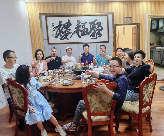 王茂金晚宴 茶肆街 酒肆街小酒吧 酒肆小酒館 酒肆小酒吧 汴河書院開講日 酒肆街小酒吧 醇島引領精釀市 深圳醇島啤酒有限公司董事長謝劭彬  水貝IBC 大廈 袁赫庭旅居康養小鎮 大灣區落地酒肆街 酒肆街小酒館項目係統概要 【酒肆街】品牌概況 酒吧街 商業街 人文商業 酒肆街消費模式 國潮產業 四季康養產業落地惠州  前海四季康養管理（深圳）有限公司 《貴山行旅》 《上河行旅》 《歡樂上河》 【酒肆街】 項目例行會議及產業投資洽談  動能智庫·酒肆街品牌管理（深圳）有限公司 戴欣明工作室 蔡恒兒工作室 動能智庫 茶產業