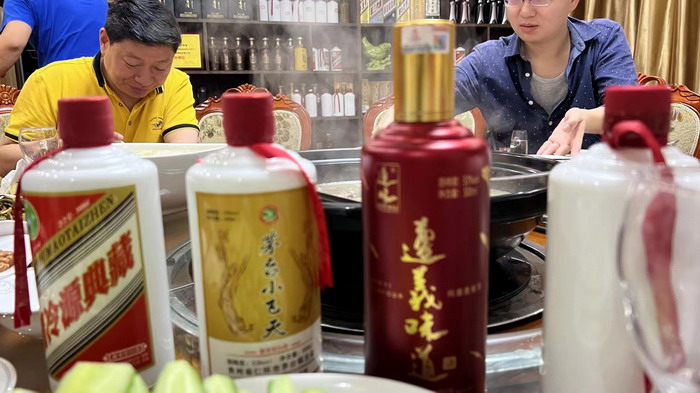 王茂金晚宴 茶肆街 酒肆街小酒吧 酒肆小酒館 酒肆小酒吧 汴河書院開講日 酒肆街小酒吧 醇島引領精釀市 深圳醇島啤酒有限公司董事長謝劭彬  水貝IBC 大廈 袁赫庭旅居康養小鎮 大灣區落地酒肆街 酒肆街小酒館項目係統概要 【酒肆街】品牌概況 酒吧街 商業街 人文商業 酒肆街消費模式 國潮產業 四季康養產業落地惠州  前海四季康養管理（深圳）有限公司 《貴山行旅》 《上河行旅》 《歡樂上河》 【酒肆街】 項目例行會議及產業投資洽談  動能智庫·酒肆街品牌管理（深圳）有限公司 戴欣明工作室 蔡恒兒工作室 動能智庫 茶產業