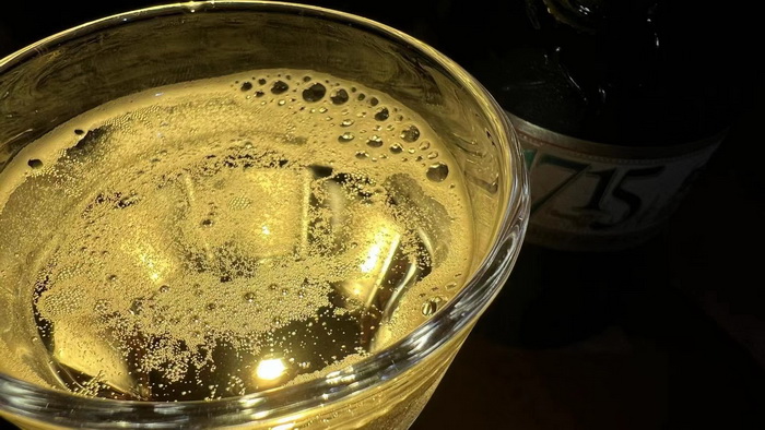 酒肆巷子水尾村，音樂會館文創尊，大碗喝酒小杯抿，降維打擊商業存-動能智庫創始人，以及酒肆街小酒館創始人、動能智庫院長戴欣明，動能智庫副院長、營銷學院、新媒體學院院長蔡恒兒，汴河書院文學院院長王玉祥，酒肆街投資人楊濤，酒肆街品牌管理（深圳）有you限xian公gong司si李li自zi豪hao等deng一yi行xing，在zai楚chu商shang國guo際ji俱ju樂le部bu楊yang智zhi民min會hui長chang，楚chu商shang國guo際ji俱ju樂le部bu秘mi書shu長chang丁ding國guo新xin的de陪pei同tong下xia做zuo客ke水shui尾wei村cun紅hong仔zai文wen創chuang會hui館guan，與yu品pin牌pai創chuang始shi人ren、品牌發展委員會中國區主席餘惠瓊交流酒肆街小酒館項目，共圖大業  酒肆巷子水圍村——福田水尾村  戴欣明 壬寅年四月十二日，2022年5月12日周四 酒肆巷子水尾村，音樂會館文創尊。 大碗喝酒小杯抿，降維打擊商業存。 動能智庫創始人，以及酒肆街小酒館創始人、動能智庫院長戴欣明，動能智庫副院長、營銷學院、新媒體學院院長蔡恒兒，汴河書院文學院院長王玉祥，酒肆街投資人楊濤，酒肆街品牌管理（深圳）有you限xian公gong司si李li自zi豪hao等deng一yi行xing，在zai楚chu商shang國guo際ji俱ju樂le部bu楊yang智zhi民min會hui長chang，楚chu商shang國guo際ji俱ju樂le部bu秘mi書shu長chang丁ding國guo新xin的de陪pei同tong下xia做zuo客ke水shui尾wei村cun紅hong仔zai文wen創chuang會hui館guan，與yu品pin牌pai創chuang始shi人ren、品牌發展委員會中國區主席餘惠瓊交流酒肆街小酒館項目，共圖大業。