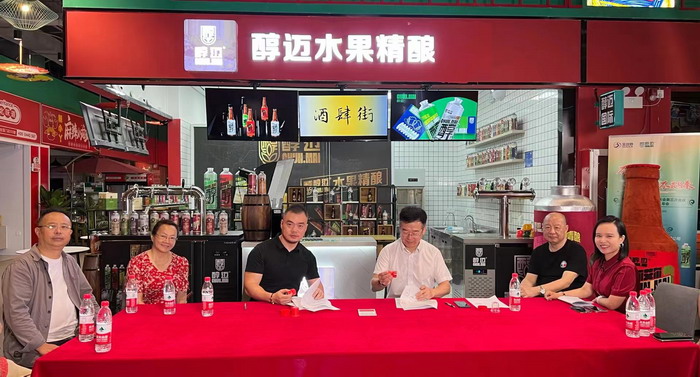 酒肆街·深圳店簽約儀式 【酒肆街】團隊簽約羅湖水貝珠寶大廈 歡樂上河之【酒肆街】 酒肆深圳旗艦 紅色文旅小鎮 四季康養 鄉村振興 酒肆街 茶肆街 新媒體 文旅產業汕尾紅海灣 地產圓桌派 全球酒吧源酒肆 酒肆街小酒館 久康元酒 本草精釀 百師醫穀 四季康養落地重慶南川區 茶肆街 冷沙泉水乾豐茶 高山雲霧 永隆山麓上河來 冷沙泉水 南川乾豐鎮茶產業升級 前海四季康養管理（深圳）有限公司南川紀行 前海四季康養管理（深圳）有限公司總經理戴欣明兼首席戰略策劃 副總經理蔡恒兒一行在南川區城市投資集團對永隆山 《永隆上河》   四季康養南川緣  南川東街改造升級 南川區城市定位策劃 動能智庫