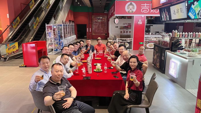 酒肆街·深圳店簽約儀式 【酒肆街】團隊簽約羅湖水貝珠寶大廈 歡樂上河之【酒肆街】 酒肆深圳旗艦 紅色文旅小鎮 四季康養 鄉村振興 酒肆街 茶肆街 新媒體 文旅產業汕尾紅海灣 地產圓桌派 全球酒吧源酒肆 酒肆街小酒館 久康元酒 本草精釀 百師醫穀 四季康養落地重慶南川區 茶肆街 冷沙泉水乾豐茶 高山雲霧 永隆山麓上河來 冷沙泉水 南川乾豐鎮茶產業升級 前海四季康養管理（深圳）有限公司南川紀行 前海四季康養管理（深圳）有限公司總經理戴欣明兼首席戰略策劃 副總經理蔡恒兒一行在南川區城市投資集團對永隆山 《永隆上河》   四季康養南川緣  南川東街改造升級 南川區城市定位策劃 動能智庫