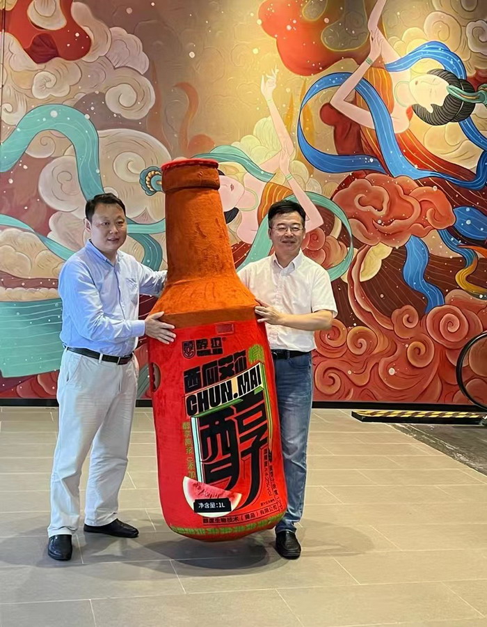 酒肆街·深圳店簽約儀式 【酒肆街】團隊簽約羅湖水貝珠寶大廈 歡樂上河之【酒肆街】 酒肆深圳旗艦 紅色文旅小鎮 四季康養 鄉村振興 酒肆街 茶肆街 新媒體 文旅產業汕尾紅海灣 地產圓桌派 全球酒吧源酒肆 酒肆街小酒館 久康元酒 本草精釀 百師醫穀 四季康養落地重慶南川區 茶肆街 冷沙泉水乾豐茶 高山雲霧 永隆山麓上河來 冷沙泉水 南川乾豐鎮茶產業升級 前海四季康養管理（深圳）有限公司南川紀行 前海四季康養管理（深圳）有限公司總經理戴欣明兼首席戰略策劃 副總經理蔡恒兒一行在南川區城市投資集團對永隆山 《永隆上河》   四季康養南川緣  南川東街改造升級 南川區城市定位策劃 動能智庫