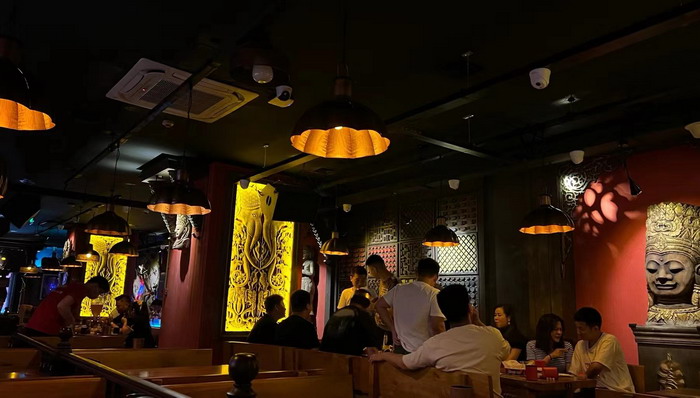 東街草市 酒肆街，酒肆街小酒館定位 年輕人的社交圈 深圳酒肆街鎮  汴河書院 酒肆街·深圳簽約儀式 【酒肆街】團隊簽約羅湖水貝珠寶大廈 歡樂上河之【酒肆街】 酒肆深圳旗艦 紅色文旅小鎮 四季康養 鄉村振興 酒肆街 茶肆街 新媒體 文旅產業汕尾紅海灣 地產圓桌派 全球酒吧源酒肆 酒肆街小酒館 久康元酒 本草精釀 百師醫穀 四季康養落地重慶南川區 茶肆街 冷沙泉水乾豐茶 高山雲霧 永隆山麓上河來 冷沙泉水 南川乾豐鎮茶產業升級 前海四季康養管理（深圳）有限公司南川紀行 前海四季康養管理（深圳）有限公司總經理戴