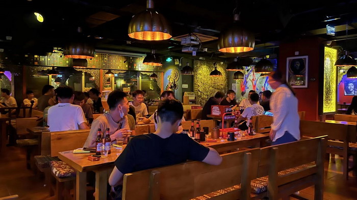 東街草市 酒肆街，酒肆街小酒館定位 年輕人的社交圈 深圳酒肆街鎮  汴河書院 酒肆街·深圳簽約儀式 【酒肆街】團隊簽約羅湖水貝珠寶大廈 歡樂上河之【酒肆街】 酒肆深圳旗艦 紅色文旅小鎮 四季康養 鄉村振興 酒肆街 茶肆街 新媒體 文旅產業汕尾紅海灣 地產圓桌派 全球酒吧源酒肆 酒肆街小酒館 久康元酒 本草精釀 百師醫穀 四季康養落地重慶南川區 茶肆街 冷沙泉水乾豐茶 高山雲霧 永隆山麓上河來 冷沙泉水 南川乾豐鎮茶產業升級 前海四季康養管理（深圳）有限公司南川紀行 前海四季康養管理（深圳）有限公司總經理戴