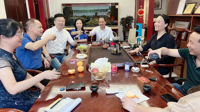 惠州酒肆街 東街草市 酒肆街，酒肆街小酒館定位 年輕人的社交圈 深圳酒肆街鎮  汴河書院 酒肆街·深圳簽約儀式 【酒肆街】團隊簽約羅湖水貝珠寶大廈 歡樂上河之【酒肆街】 酒肆深圳旗艦 紅色文旅小鎮 四季康養 鄉村振興 酒肆街 茶肆街 新媒體 文旅產業汕尾紅海灣 地產圓桌派 全球酒吧源酒肆 酒肆街小酒館 久康元酒 本草精釀 百師醫穀 四季康養落地重慶南川區 茶肆街 冷沙泉水乾豐茶 高山雲霧 永隆山麓上河來 冷沙泉水 南川乾豐鎮茶產業升級 前海四季康養管理（深圳）有限公司南川紀行 前海四季康養管理（深圳）有限公司總經理戴
