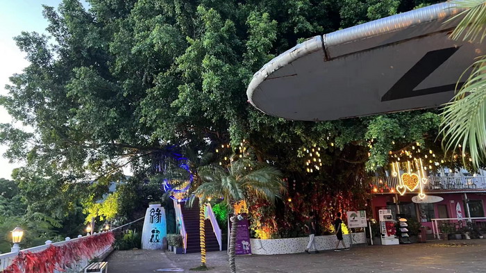 海水康養 東街草市 酒肆街，酒肆街小酒館定位 年輕人的社交圈 深圳酒肆街鎮  汴河書院 酒肆街·深圳簽約儀式 【酒肆街】團隊簽約羅湖水貝珠寶大廈 歡樂上河之【酒肆街】 酒肆深圳旗艦 紅色文旅小鎮 四季康養 鄉村振興 酒肆街 茶肆街 新媒體 文旅產業汕尾紅海灣 地產圓桌派 全球酒吧源酒肆 酒肆街小酒館 久康元酒 本草精釀 百師醫穀 四季康養落地重慶南川區 茶肆街 冷沙泉水乾豐茶 高山雲霧 永隆山麓上河來 冷沙泉水 南川乾豐鎮茶產業升級 前海四季康養管理（深圳）有限公司南川紀行 前海四季康養管理（深圳）有限公司總經理戴