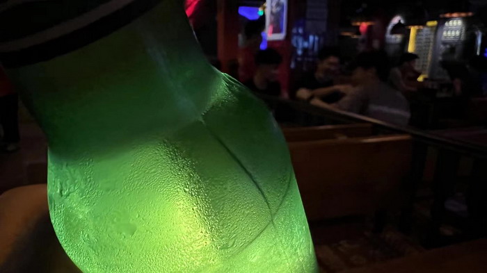 東街草市 酒肆街，酒肆街小酒館定位 年輕人的社交圈 深圳酒肆街鎮  汴河書院 酒肆街·深圳簽約儀式 【酒肆街】團隊簽約羅湖水貝珠寶大廈 歡樂上河之【酒肆街】 酒肆深圳旗艦 紅色文旅小鎮 四季康養 鄉村振興 酒肆街 茶肆街 新媒體 文旅產業汕尾紅海灣 地產圓桌派 全球酒吧源酒肆 酒肆街小酒館 久康元酒 本草精釀 百師醫穀 四季康養落地重慶南川區 茶肆街 冷沙泉水乾豐茶 高山雲霧 永隆山麓上河來 冷沙泉水 南川乾豐鎮茶產業升級 前海四季康養管理（深圳）有限公司南川紀行 前海四季康養管理（深圳）有限公司總經理戴