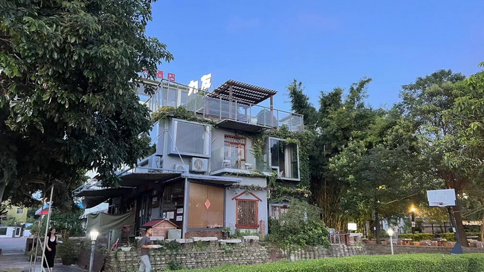 東街草市 酒肆街，酒肆街小酒館定位 年輕人的社交圈 深圳酒肆街鎮  汴河書院 酒肆街·深圳簽約儀式 【酒肆街】團隊簽約羅湖水貝珠寶大廈 歡樂上河之【酒肆街】 酒肆深圳旗艦 紅色文旅小鎮 四季康養 鄉村振興 酒肆街 茶肆街 新媒體 文旅產業汕尾紅海灣 地產圓桌派 全球酒吧源酒肆 酒肆街小酒館 久康元酒 本草精釀 百師醫穀 四季康養落地重慶南川區 茶肆街 冷沙泉水乾豐茶 高山雲霧 永隆山麓上河來 冷沙泉水 南川乾豐鎮茶產業升級 前海四季康養管理（深圳）有限公司南川紀行 前海四季康養管理（深圳）有限公司總經理戴