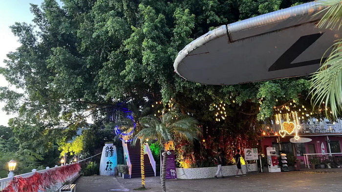 東街草市 酒肆街，酒肆街小酒館定位 年輕人的社交圈 深圳酒肆街鎮  汴河書院 酒肆街·深圳簽約儀式 【酒肆街】團隊簽約羅湖水貝珠寶大廈 歡樂上河之【酒肆街】 酒肆深圳旗艦 紅色文旅小鎮 四季康養 鄉村振興 酒肆街 茶肆街 新媒體 文旅產業汕尾紅海灣 地產圓桌派 全球酒吧源酒肆 酒肆街小酒館 久康元酒 本草精釀 百師醫穀 四季康養落地重慶南川區 茶肆街 冷沙泉水乾豐茶 高山雲霧 永隆山麓上河來 冷沙泉水 南川乾豐鎮茶產業升級 前海四季康養管理（深圳）有限公司南川紀行 前海四季康養管理（深圳）有限公司總經理戴