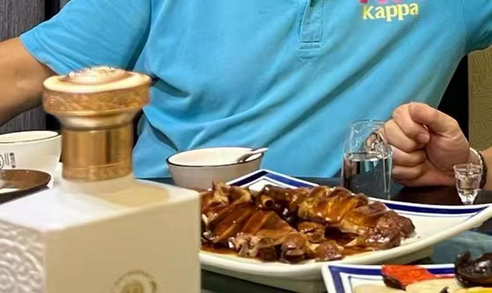 東街草市 酒肆街，酒肆街小酒館定位 年輕人的社交圈 深圳酒肆街鎮  汴河書院 酒肆街·深圳簽約儀式 【酒肆街】團隊簽約羅湖水貝珠寶大廈 歡樂上河之【酒肆街】 酒肆深圳旗艦 紅色文旅小鎮 四季康養 鄉村振興 酒肆街 茶肆街 新媒體 文旅產業汕尾紅海灣 地產圓桌派 全球酒吧源酒肆 酒肆街小酒館 久康元酒 本草精釀 百師醫穀 四季康養落地重慶南川區 茶肆街 冷沙泉水乾豐茶 高山雲霧 永隆山麓上河來 冷沙泉水 南川乾豐鎮茶產業升級 前海四季康養管理（深圳）有限公司南川紀行 前海四季康養管理（深圳）有限公司總經理戴