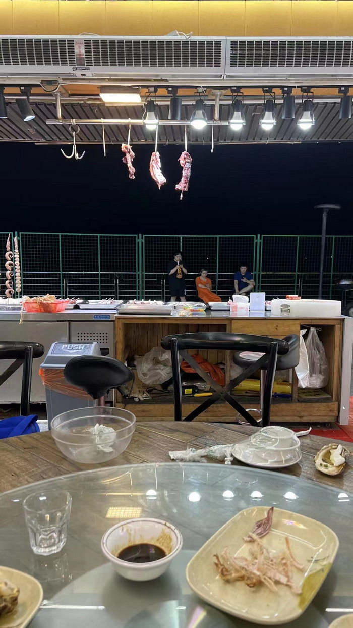 東街草市 酒肆街，酒肆街小酒館定位 年輕人的社交圈 深圳酒肆街鎮  汴河書院 酒肆街·深圳簽約儀式 【酒肆街】團隊簽約羅湖水貝珠寶大廈 歡樂上河之【酒肆街】 酒肆深圳旗艦 紅色文旅小鎮 四季康養 鄉村振興 酒肆街 茶肆街 新媒體 文旅產業汕尾紅海灣 地產圓桌派 全球酒吧源酒肆 酒肆街小酒館 久康元酒 本草精釀 百師醫穀 四季康養落地重慶南川區 茶肆街 冷沙泉水乾豐茶 高山雲霧 永隆山麓上河來 冷沙泉水 南川乾豐鎮茶產業升級 前海四季康養管理（深圳）有限公司南川紀行 前海四季康養管理（深圳）有限公司總經理戴